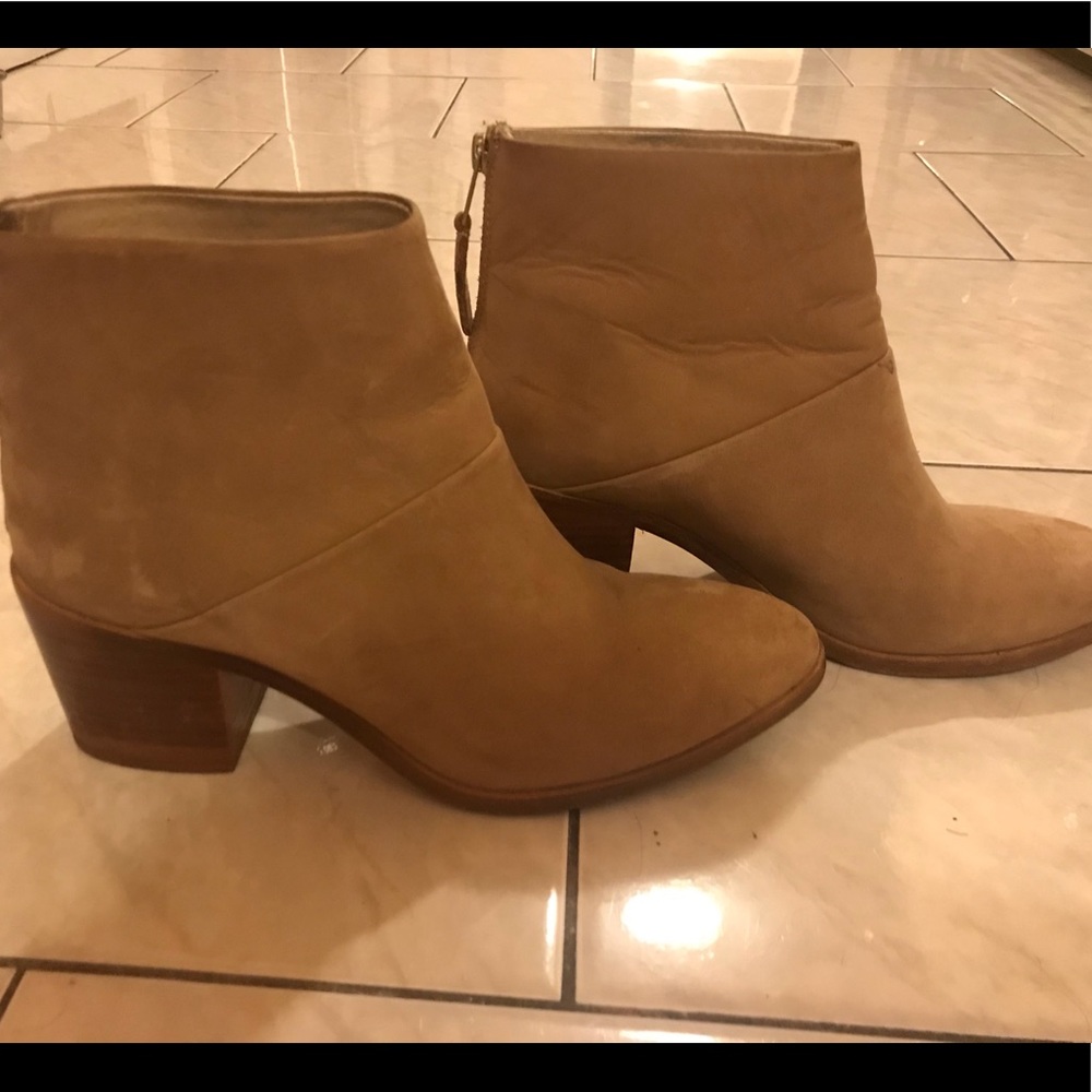 Nisolo Dari boots size 9 in wheat nubuck suede